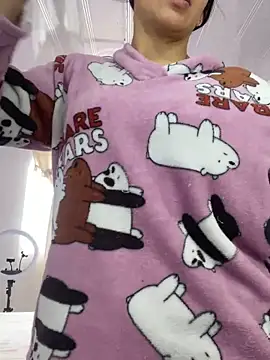 Snapshot of hannahb-e chatting on February 2025 05:35:01 PM hannahb-e online show from February 2025 05:35:01 PM