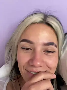 Snapshot of hannahb-e chatting on March 2025 12:30:02 PM hannahb-e online show from March 2025 12:30:02 PM