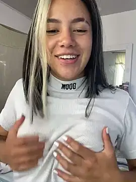 Snapshot of hannahb-e chatting on March 2025 09:26:02 PM hannahb-e online show from March 2025 09:26:02 PM