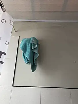 Snapshot of hannahb-e chatting on March 2025 02:04:02 PM hannahb-e online show from March 2025 02:04:02 PM