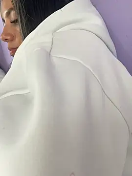 Snapshot of hannahb-e chatting on March 2025 09:02:02 PM hannahb-e online show from March 2025 09:02:02 PM