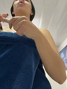 hannahb-e online show from March 2026 12:44:02 PM