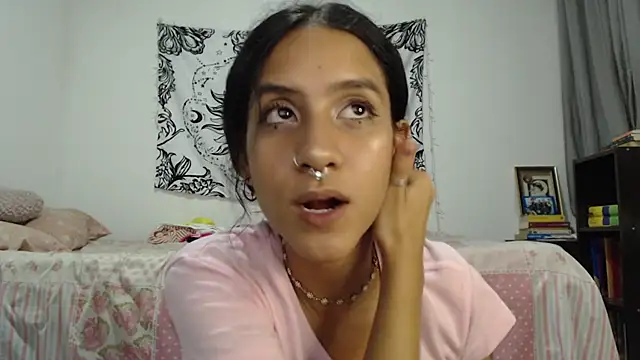 Snapshot of AlinaWoolf_ chatting on December 2024 02:42:01 AM AlinaWoolf online show from December 2024 02:42:01 AM