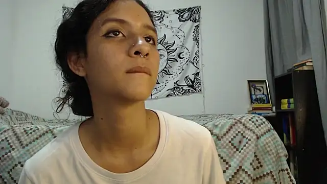 Snapshot of AlinaWoolf_ chatting on February 2025 01:58:01 AM AlinaWoolf online show from February 2025 01:58:01 AM