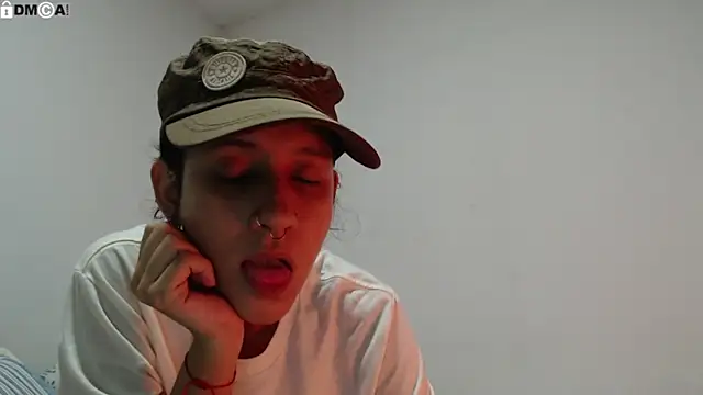 Snapshot of AlinaWoolf_ chatting on January 2026 03:30:02 AM AlinaWoolf online show from January 2026 03:30:02 AM