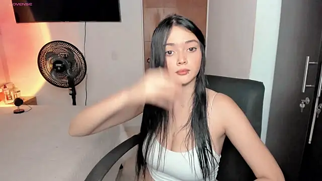 Snapshot of Sarah_angell chatting on December 2024 10:56:01 PM Sarah angell online show from December 2024 10:56:01 PM