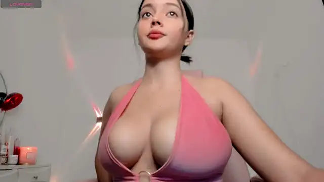 Snapshot of Sarah_angell chatting on May 2026 01:36:01 AM Sarah angell online show from May 2026 01:36:01 AM
