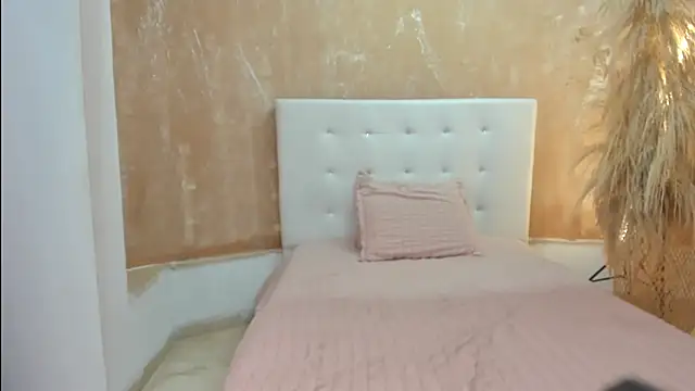 Snapshot of shenielxx chatting on February 2025 01:39:01 PM shenielxx online show from February 2025 01:39:01 PM