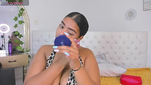 sharlot evans  online show from January 2026 12:32:01 PM