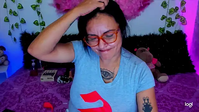 Snapshot of MegamKim chatting on November 2025 01:49:01 AM MegamKim online show from November 2025 01:49:01 AM