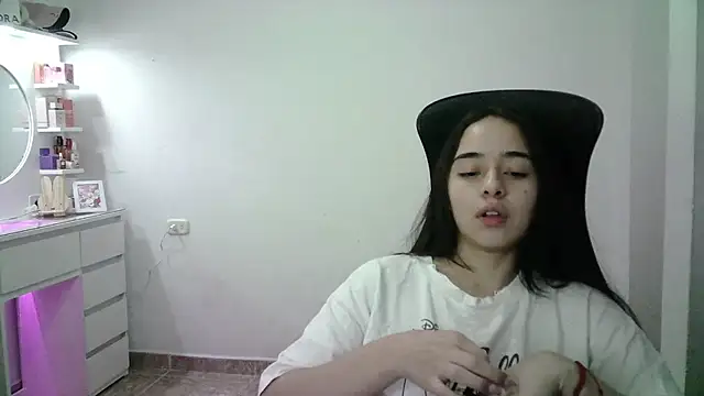 Snapshot of aineangeel chatting on February 2026 01:22:02 AM aineangeel online show from February 2026 01:22:02 AM