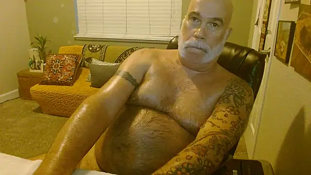 Snapshot of musclebearnips chatting on October 2025 01:20:02 AM musclebearnips online show from October 2025 01:20:02 AM