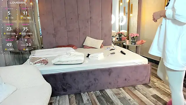 Selena Reeves online show from December 2025 06:52:01 AM