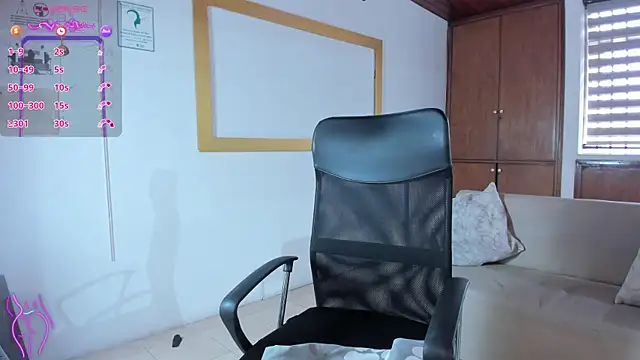 Snapshot of victoria_mooree chatting on November 2025 05:12:01 PM victoria mooree online show from November 2025 05:12:01 PM