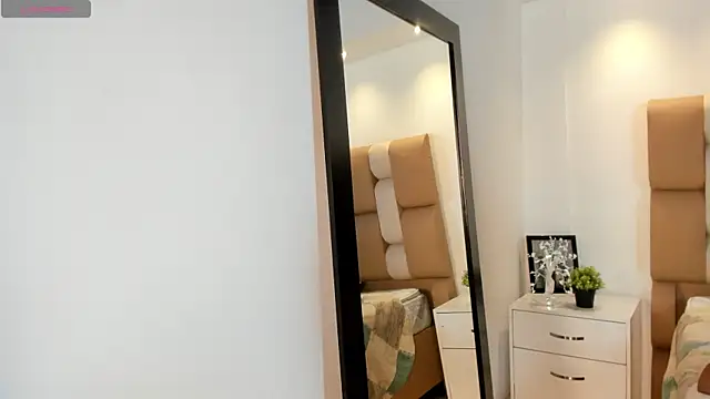 Snapshot of victoria_mooree chatting on December 2025 12:12:02 PM victoria mooree online show from December 2025 12:12:02 PM