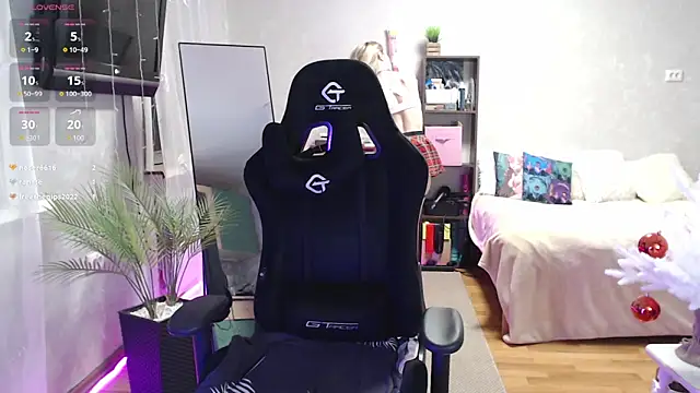 Snapshot of Little_Soph chatting on December 2024 12:07:02 AM Little Soph online show from December 2024 12:07:02 AM