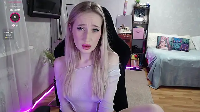 Snapshot of Little_Soph chatting on March 2025 12:10:02 AM Little Soph online show from March 2025 12:10:02 AM