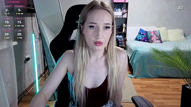 Snapshot of Little_Soph chatting on September 2025 12:58:02 AM Little Soph online show from September 2025 12:58:02 AM