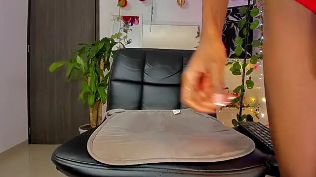 Snapshot of SharonGrowing chatting on December 2024 08:06:02 PM SharonGrowing online show from December 2024 08:06:02 PM