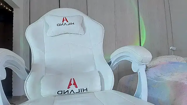 Snapshot of ice_pixie chatting on March 2025 05:17:02 PM ice pixie online show from March 2025 05:17:02 PM