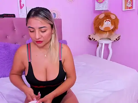 Snapshot of milf_bigass_ chatting on April 2026 12:43:01 PM milf bigass online show from April 2026 12:43:01 PM