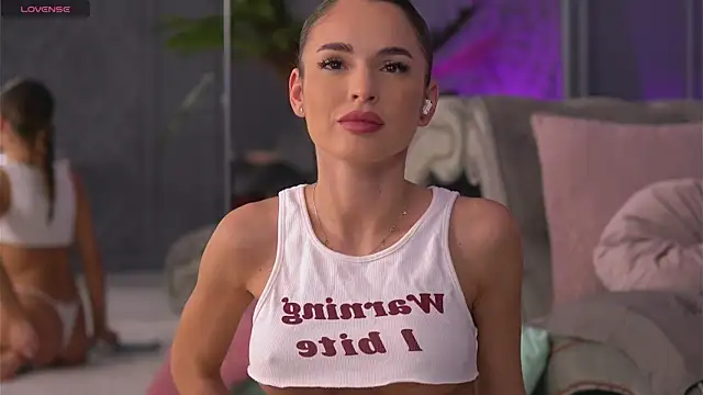 Snapshot of EsmeAinsley chatting on December 2024 11:42:01 PM EsmeAinsley online show from December 2024 11:42:01 PM