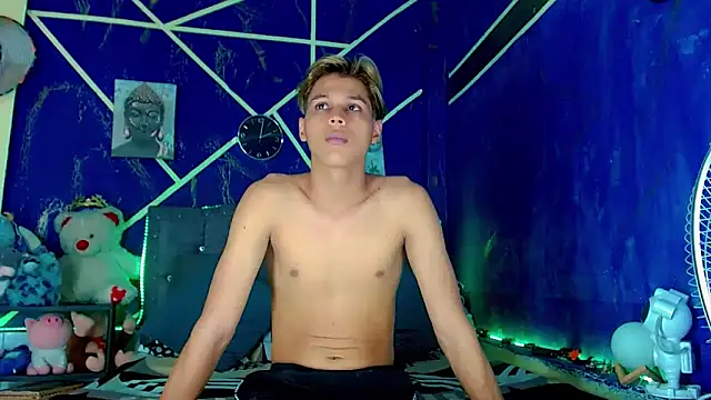 Liamscott  online show from June 2026 07:02:02 PM