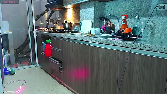 Snapshot of purple_em69 chatting on December 2024 10:27:02 PM purple em69 online show from December 2024 10:27:02 PM