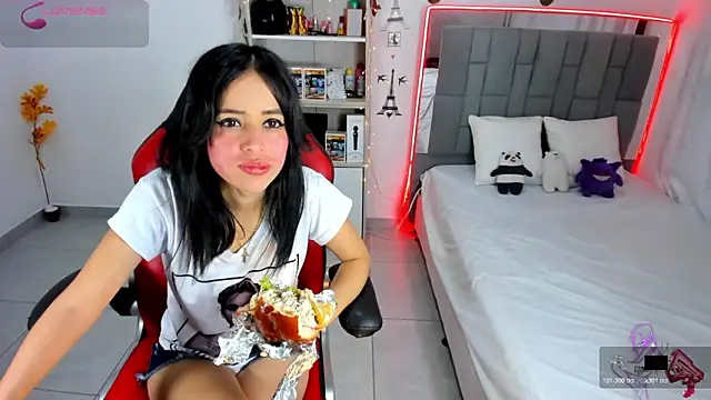 Snapshot of HannaSexyy chatting on November 2025 02:32:01 AM HannaSexyy online show from November 2025 02:32:01 AM