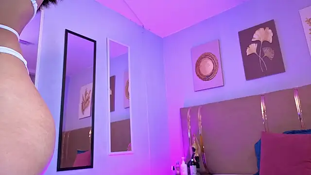 sarah cruzz  online show from December 2025 01:27:01 PM