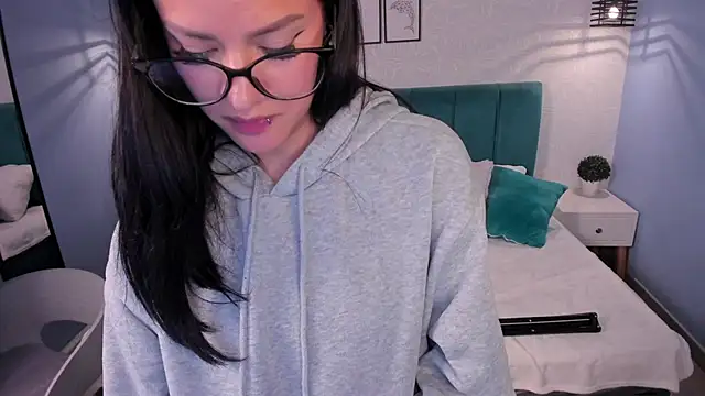 katherin smith  online show from December 2024 10:23:02 AM