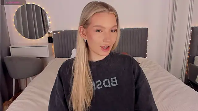 CassieRayss online show from February 2026 12:15:02 PM