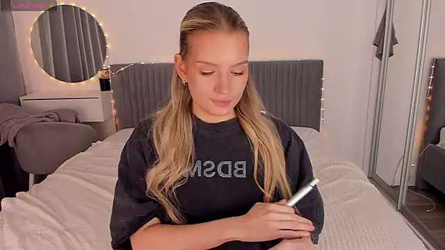 CassieRayss online show from May 2026 11:48:02 AM