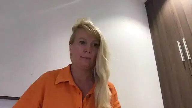 EmmaInLove23 online show from February 2025 10:07:02 AM