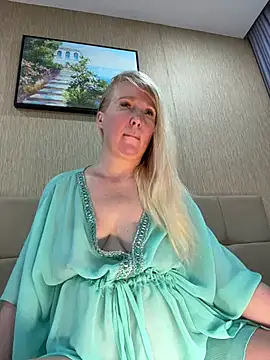EmmaInLove23 online show from May 2026 12:13:02 PM