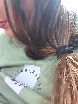 Snapshot of _Redwine_ chatting on February 2025 08:43:02 PM Redwine online show from February 2025 08:43:02 PM