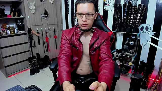 Snapshot of daven56 chatting on December 2024 01:18:01 PM daven56 online show from December 2024 01:18:01 PM