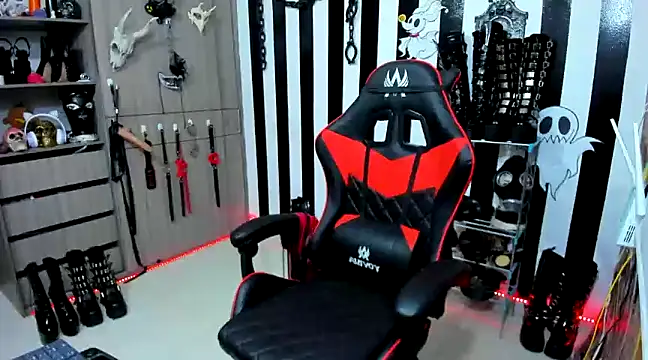 Snapshot of daven56 chatting on December 2024 01:17:02 PM daven56 online show from December 2024 01:17:02 PM