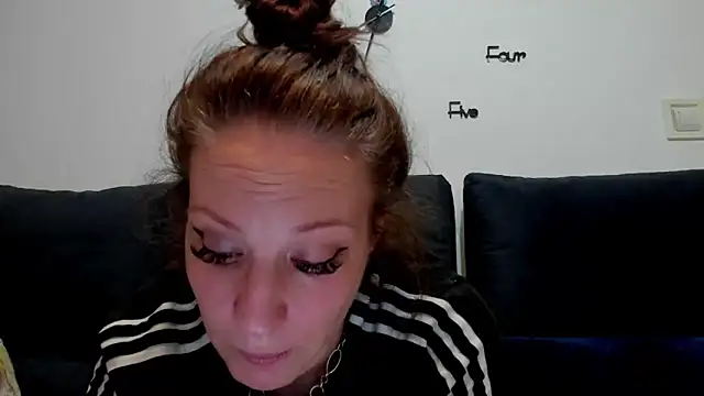 Snapshot of VanessaSquirtt chatting on September 2025 05:36:01 PM VanessaSquirtt online show from September 2025 05:36:01 PM