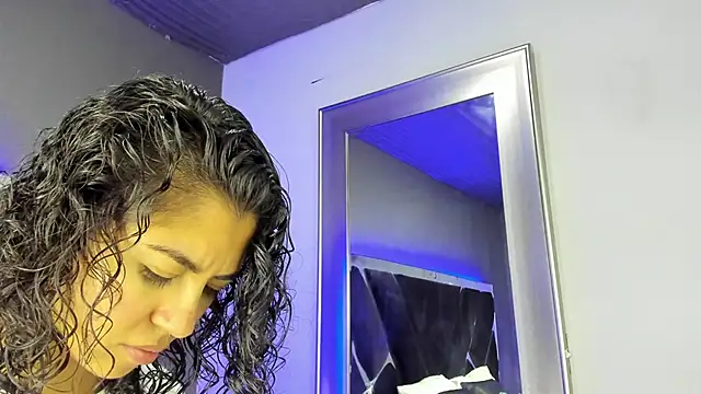 Amareto  online show from November 2025 12:00:02 PM