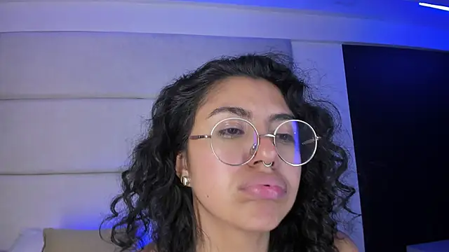 Amareto  online show from May 2026 06:09:01 PM