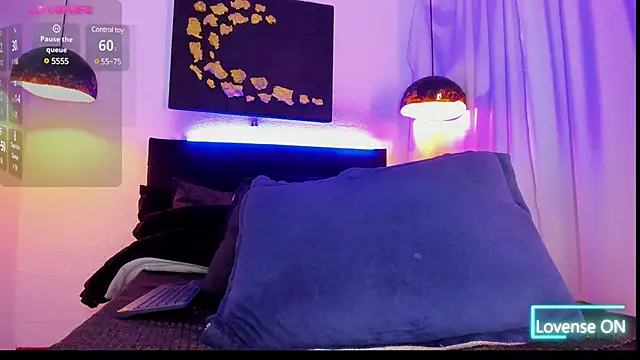 Snapshot of LatinMilk_ chatting on December 2024 11:57:02 PM LatinMilk online show from December 2024 11:57:02 PM