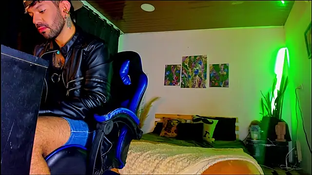 LatinMilk  online show from February 2026 05:36:01 AM