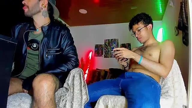 Snapshot of LatinMilk_ chatting on March 2026 03:34:02 AM LatinMilk online show from March 2026 03:34:02 AM