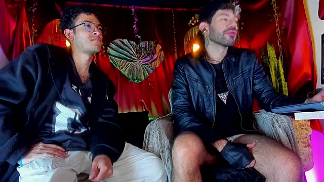 Snapshot of LatinMilk_ chatting on March 2026 03:17:01 AM LatinMilk online show from March 2026 03:17:01 AM