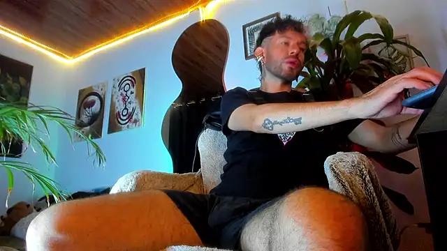 LatinMilk  online show from April 2026 01:58:02 AM