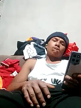 Snapshot of Moreno1813 chatting on February 2025 06:33:01 AM Moreno1813 online show from February 2025 06:33:01 AM