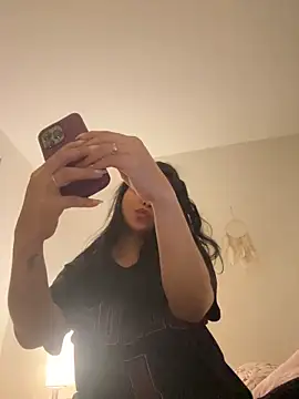 Snapshot of PetitLumiere chatting on December 2024 04:03:02 AM PetitLumiere online show from December 2024 04:03:02 AM