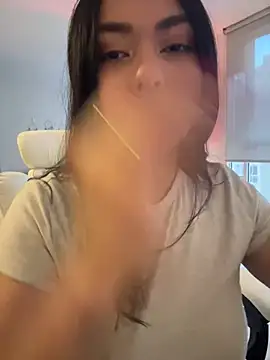 Snapshot of PetitLumiere chatting on December 2024 10:45:01 PM PetitLumiere online show from December 2024 10:45:01 PM