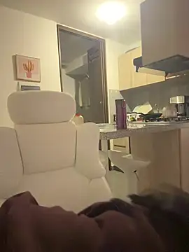 Snapshot of PetitLumiere chatting on January 2025 03:49:02 AM PetitLumiere online show from January 2025 03:49:02 AM